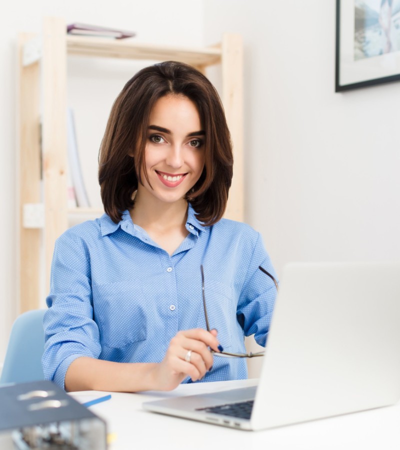 Lady with laptop